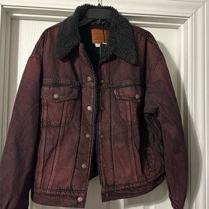Levi 90’s Sherpa Trucker Jacket.                                 Men or Women